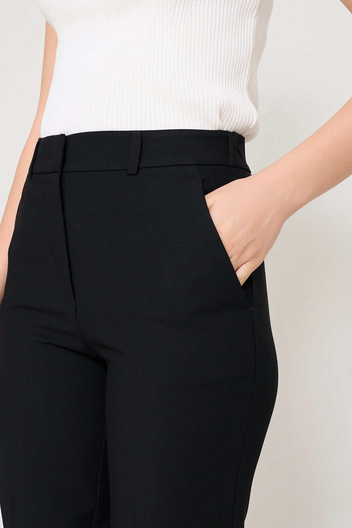 Schwarze Stoffhose mit Zierknopf