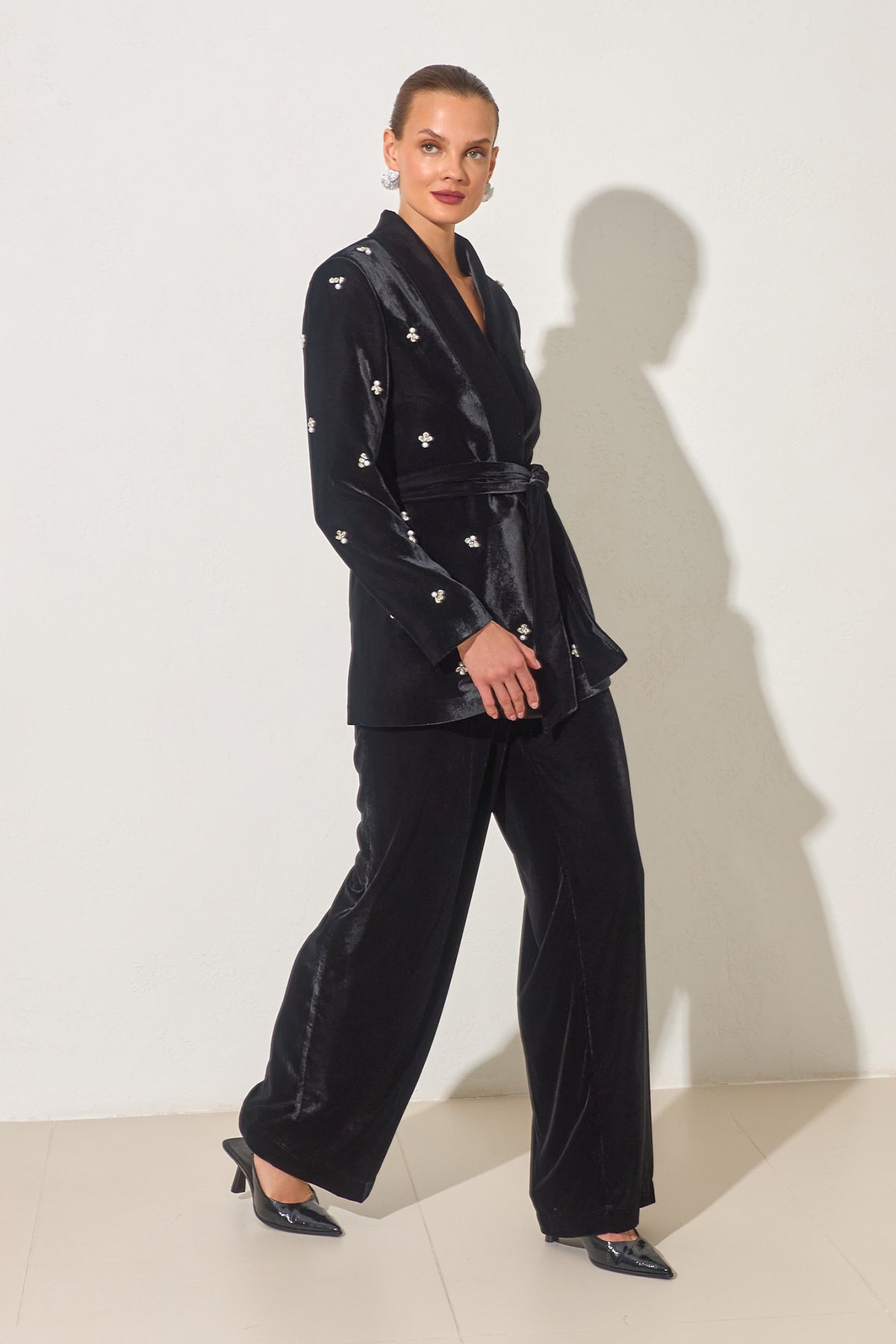 Samtblazer mit Perlen schwarz