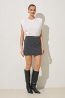 Grauer Minirock mit Perlen-Details