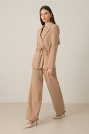 Hosenanzug mit Bindegürtel Beige